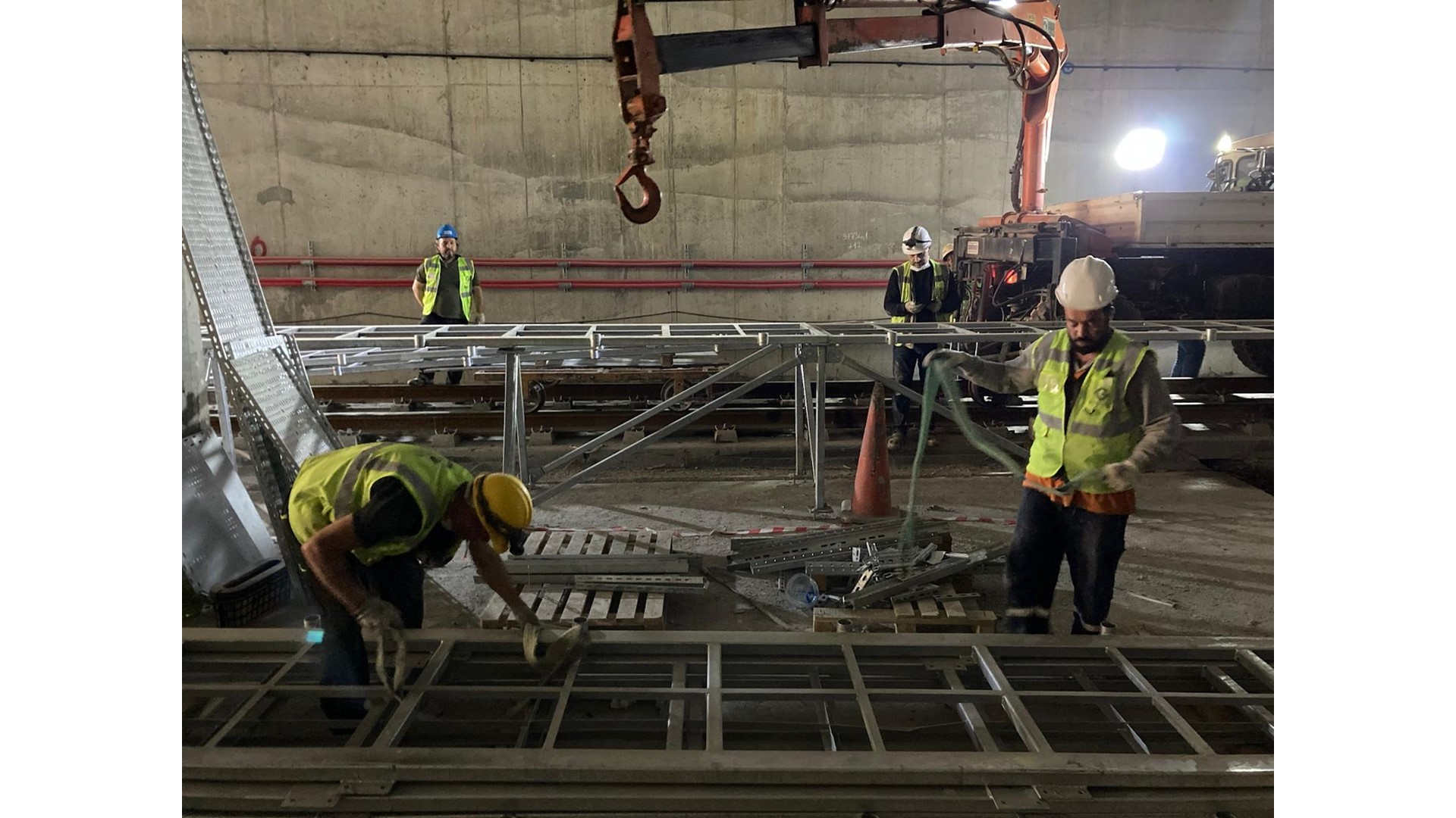 Metro Çelik Yürüme Yolu Uygulama